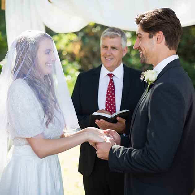 How Notaries can add 'wedding officiant' to their list of services